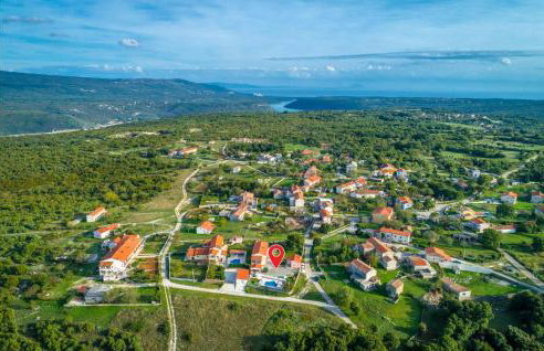 Beautiful Apartment In Hrboki With Wifi - Photo 16