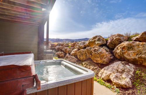 High-End Huntsville Condo with Private Hot Tub! - Foto 2