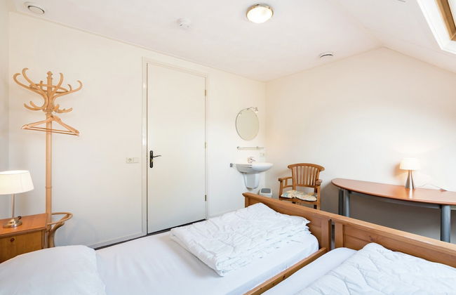 Farmhouse in Rheeze Near Forest and Meadows - Photo 12