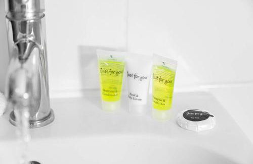 Stylish 3 Bedroom House - Parking - Garden - Great Barr - Netflix - Top Rated -121J - Foto 24