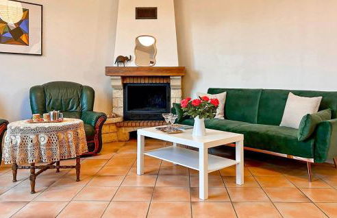 Pet Friendly Home In Nanteuil-En-Vallée With Wifi - Foto 3