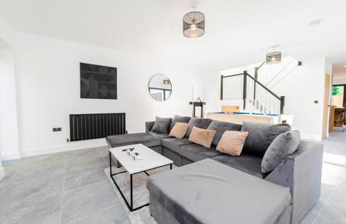 Modern Newport holiday home sleeps 8 - Foto 1