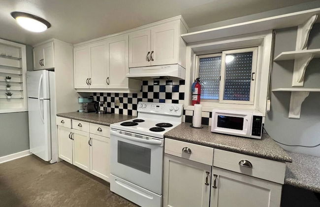 Sweet 2 BR Walk to all - Photo 16