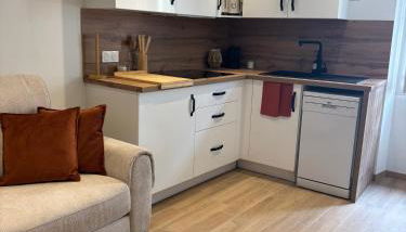 Charmant T2 refait à neuf en plein cœur de Fréjus - Foto 2, stove, dishwasher