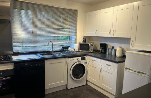 A Home from Home -2 Bed Flat & Free Driveway Parking - Foto 42