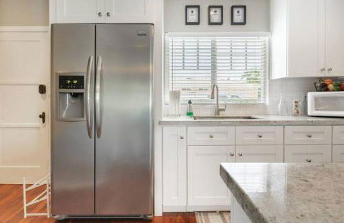 Charming Mid-Century Craftsman, Hot Tub with Serene Yard - Foto 11