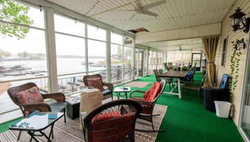 Serene Duplex Lakefront Retreat: sleeps up to 20 - Foto 2