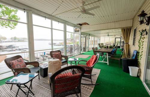 Serene Duplex Lakefront Retreat: sleeps up to 20 - Foto 2