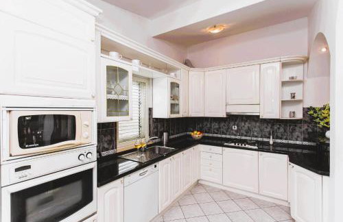 Villa Almas with swimming pool, tennis court, sauna, gym, grill house - Foto 37