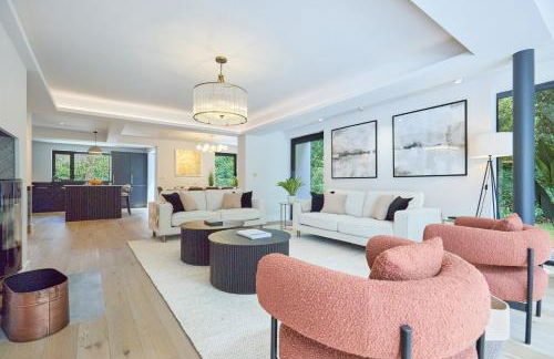 Arden House - Luxury Home with Hot Tub - Games Room - Fire Pit - Photo 23