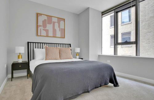 Loop 1BR w Pool Gym Lounge nr Riverwalk CHI-632 - Photo 8