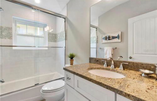 AMI/Holmes Beach - 3/2 Home - Private Heated Pool and Yard - walk to beach - Photo 16