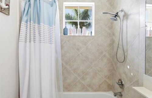 Spacious 3BR 3BA with King Bed & Amazing Pools near Intercoastal, Lantana Beach, FL - Foto 54