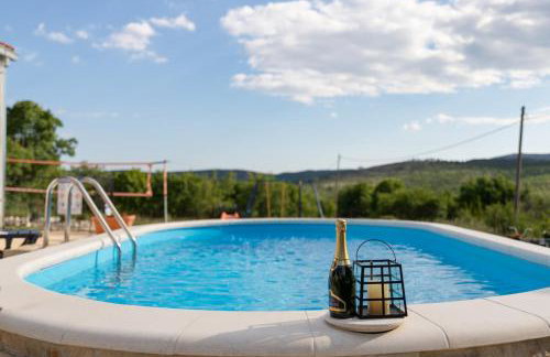 Serene Retreat Holiday Home With Pool - Foto 7