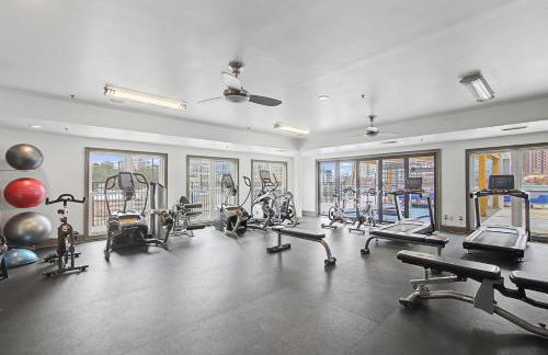 Luxury King Bed Suite - Pool - Gym - Parking - Foto 33