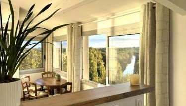 Charmante PETITE MAISON avec vue panoramique, en centre historique, proche d'Avignon, ancienne, rénovée, climatisée, terrasse, parking public gratuit - Foto 1