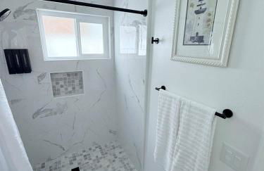 Private 1BR 1BA Suite, Kitchen, Fireplace, Parking - Foto 14