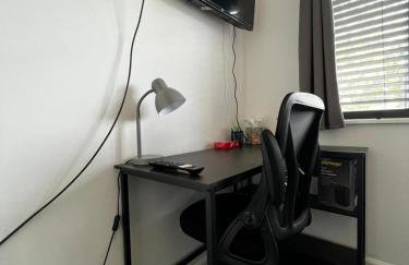 Quiet 2-Bed with Private Garden and Drive - Foto 64