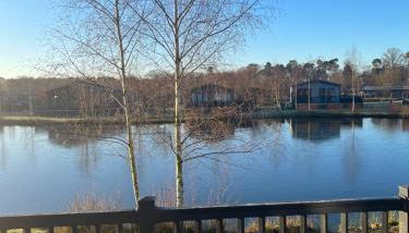 Kingfisher Lodge - Lakeside Lodge With Hot Tub - Foto 4