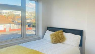 Newly Refubirshed House, Ideal for group Stay- 5 En-suite beds, close to Heathrow & 5 mins from Hayes Stn - Elizabeth Line - Foto 4