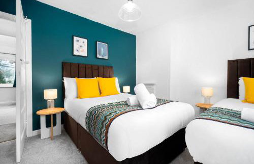 3 Bedroom House - Garden - Parking - Interior Designed - Netflix - Wifi - 52H - Foto 2