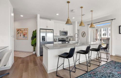 Bright Spacious 2BR 2BA Open Layout - Foto 32