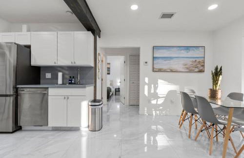 Yellow Door Oasis airport, cruise port and beach close-by - Foto 28