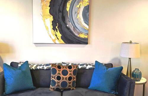 Chic Oasis: 3BR, 2BA, Private Deck - Foto 25