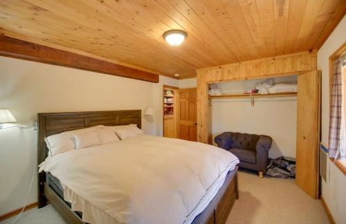 Peaceful and Idyllic Forest Cabin with Pool Table - Foto 8