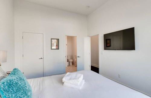 Epic Location- Steps from 12th S, Sleep12 - Foto 49