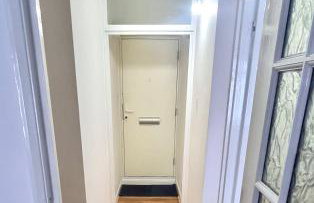 Friendly family apartment comfort sleep 6 close to tube bus airport - Foto 46