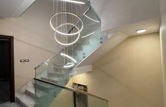 Villa In Beverly Hills With Garden - Photo 17