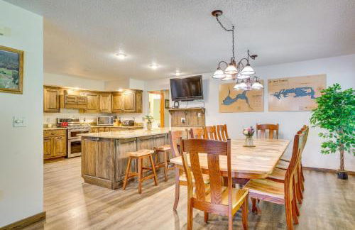 Gorgeous Lake Arbutus Getaway with Dock and Boat House - Foto 8