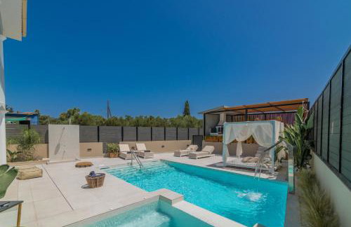 Fratelli Villa, with Heated Pool & Spa Whirlpool, By ThinkVilla - Foto 5