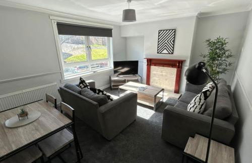 3-Bed Apartment Central Greenock - Photo 15