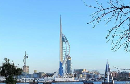 Cosy 2 bedroom modern flat close to transport link - Photo 9