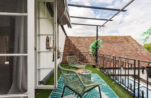 Cotswold Cheltenham, whole house with hot tub - Photo 32