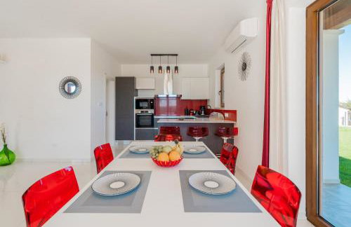 Villa atop the village with stunning view - Foto 26