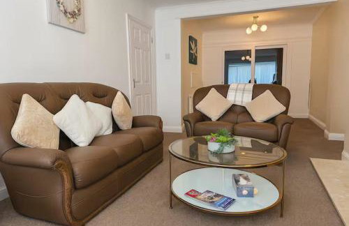 Elegant & Cozy 3 Bed End Terraced Stay - Foto 18