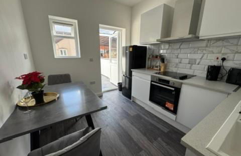 Modern Central Apartments with Balcony - Photo 68