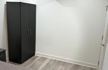 Epsom High Street Apartment 2 - Photo 10