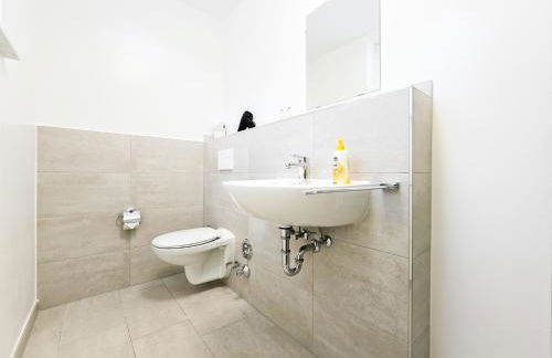 Tolstov Apartments - 1 Room Apartment - Balcony - 25 Min to Messe DUS - Foto 7