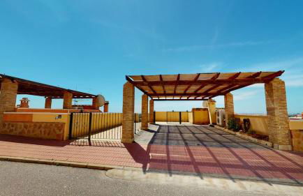 Immaculate Villa with sea views! - Foto 21