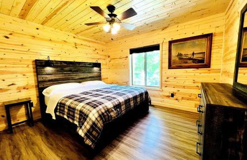 Outstanding Retreat with Dock, Game Space and Lake Views in Wisconsin - Foto 48