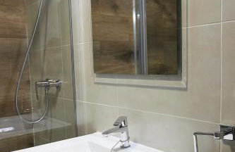 Two room two bath with a big private terrace - Photo 10