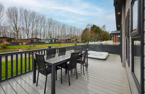 Black Moorhen Lodge with Hot Tub - Foto 12