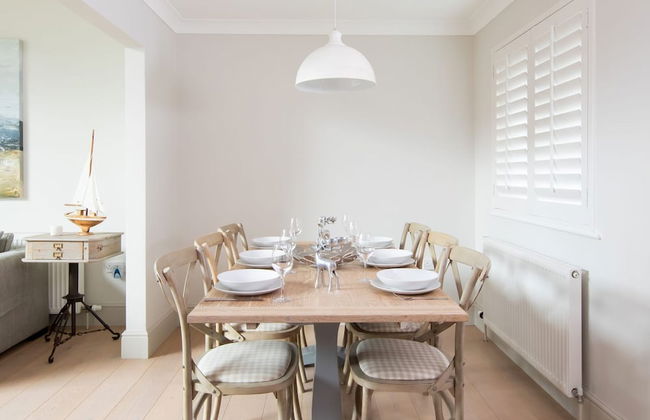 Superior House for 6 Near Beach w Parking Garden - Foto 2