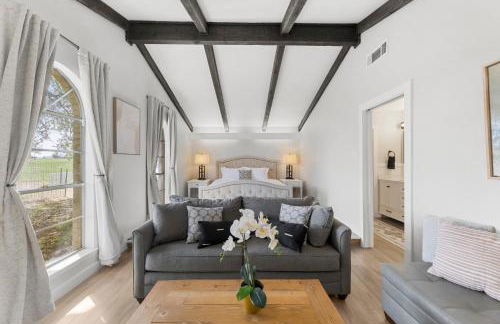 Farm Retreat with Jacuzzi, Fire Pit, Mini Goats, Mini Ponies and Mini Cows - Foto 1