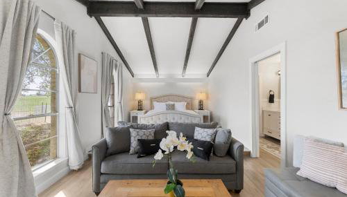 Farm Retreat with Jacuzzi, Fire Pit, Mini Goats, Mini Ponies and Mini Cows - Foto 1