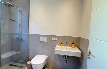 BeckHomes Munich- Large 210 sqm Central Apartment- 7 BR, 6Baths, 3 Kitchens, Up to 18 Guests - Foto 68